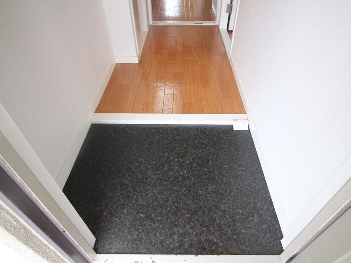 物件内観写真10　(玄関)