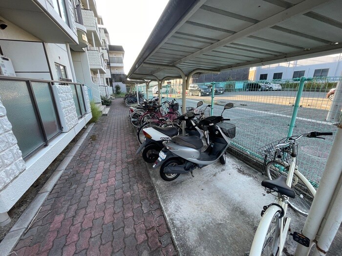 物件外観写真4　(駐輪場)