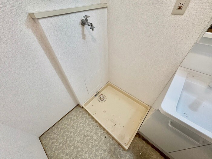 物件内観写真12　(洗濯機置場)