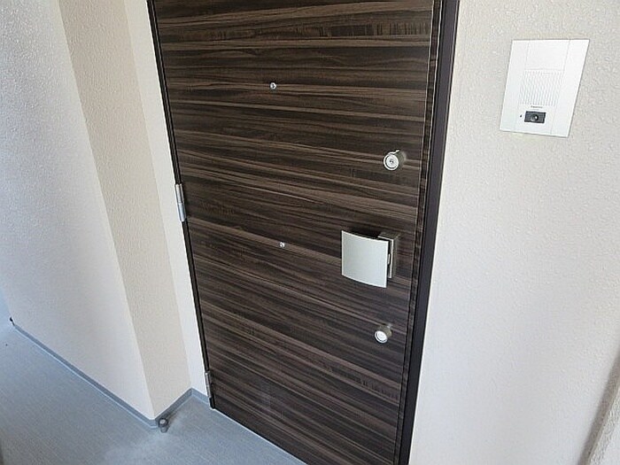 物件内観写真4　(玄関)