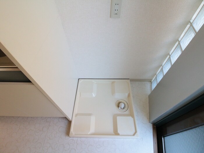 物件内観写真12　(洗濯機置場)