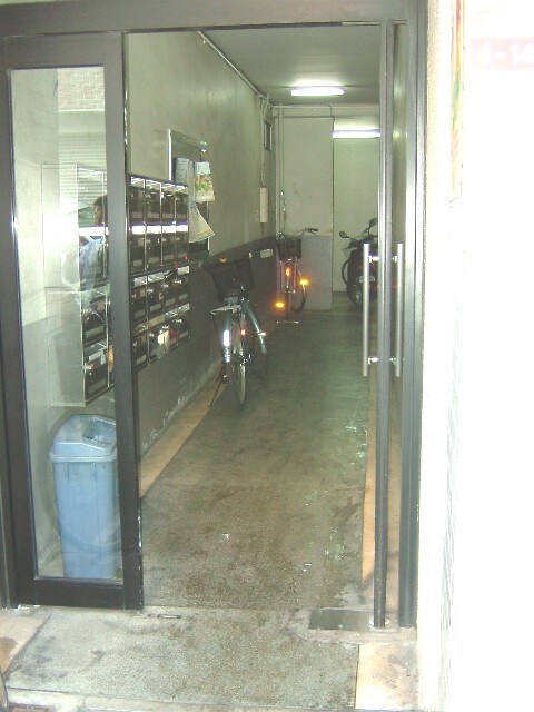 物件外観写真2　(エントランス部分)