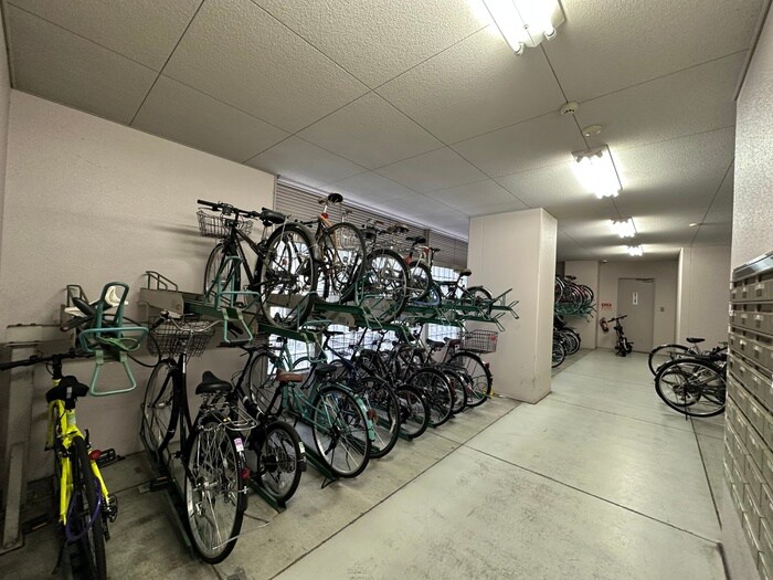 エトワ－ル北梅田の駐輪場