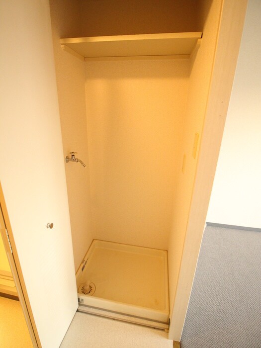 物件内観写真14　(洗濯機置場)