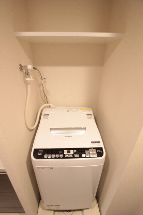 物件内観写真16　(洗濯機置場)