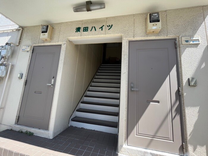 物件外観写真2　(エントランス部分)