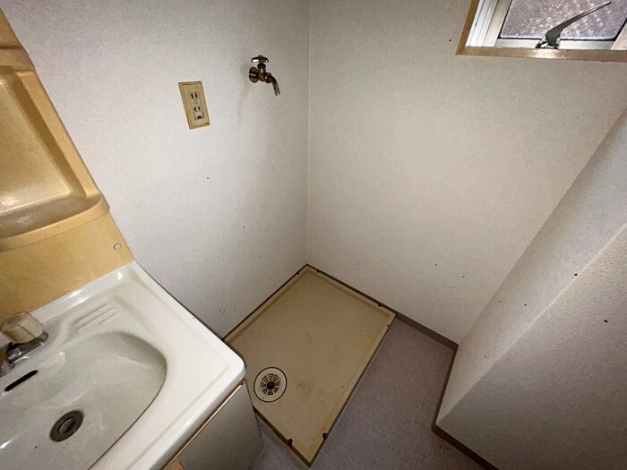物件内観写真19　(洗濯機置場)