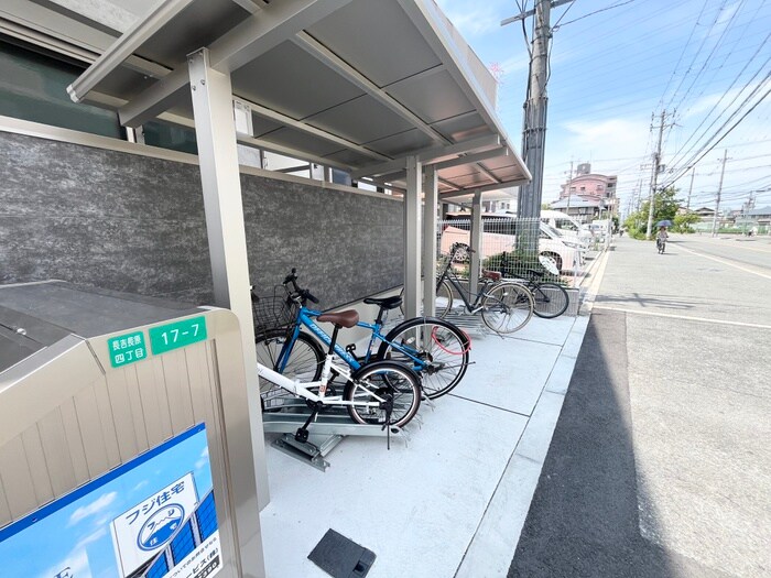 物件外観写真2　(駐輪場)