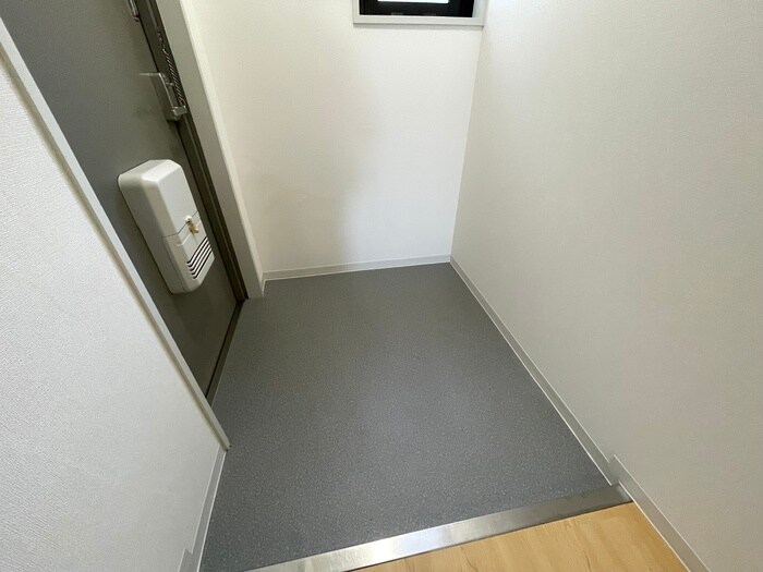 物件内観写真7　(玄関)