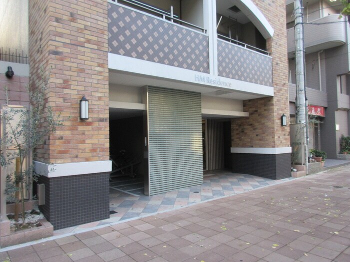 物件外観写真2　(エントランス部分)