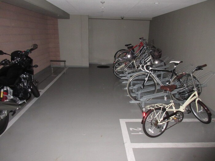 物件外観写真5　(駐輪場)