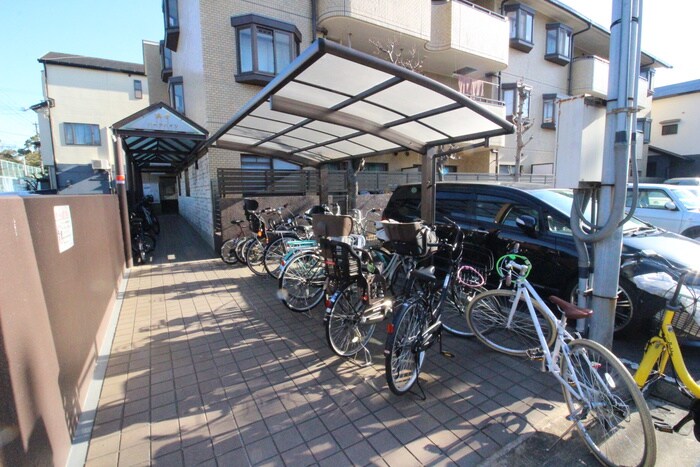 物件外観写真4　(駐輪場)