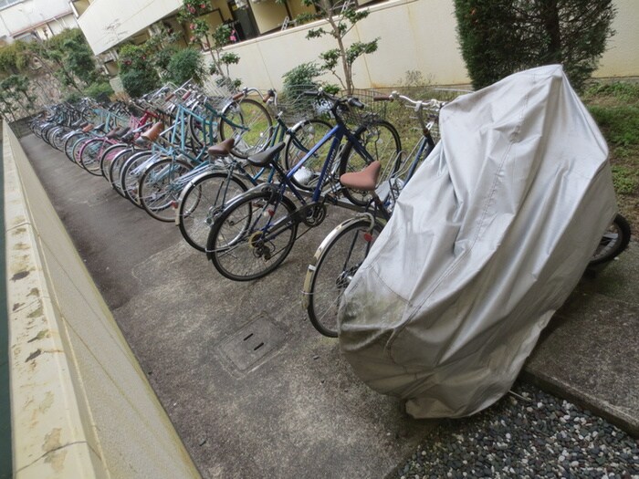 物件外観写真6　(駐輪場)