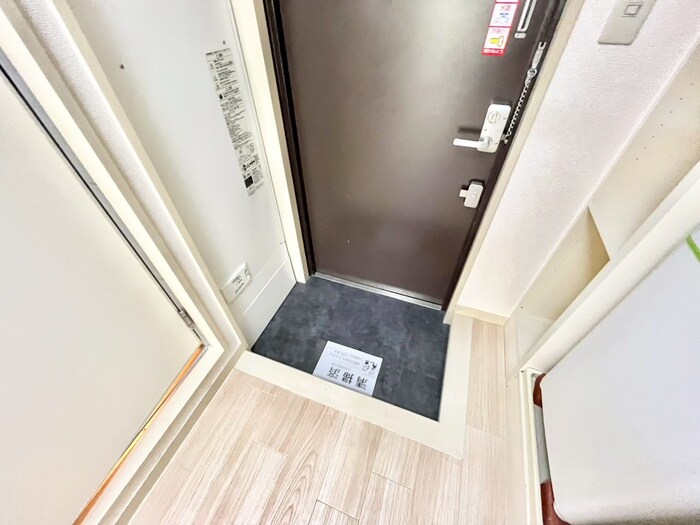 物件内観写真18　(玄関)