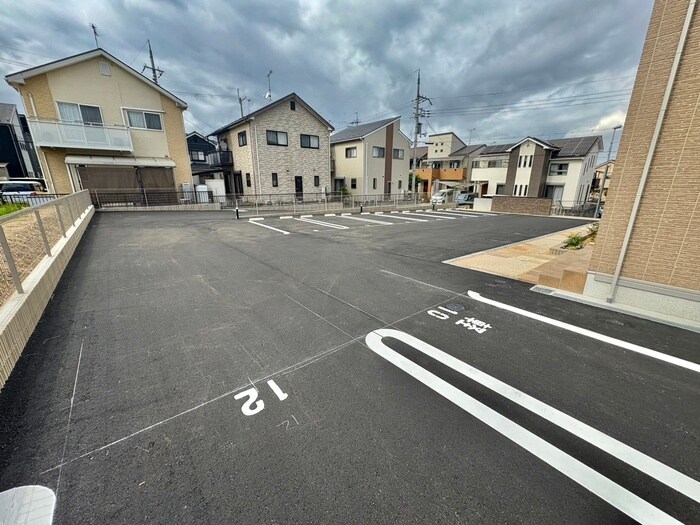 物件外観写真2　(駐車場)