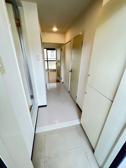 物件内観写真4　(廊下)