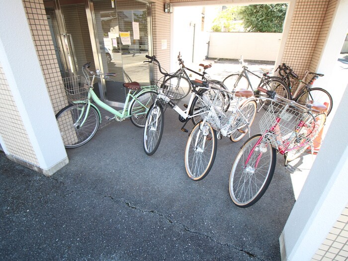 物件外観写真3　(駐輪場)