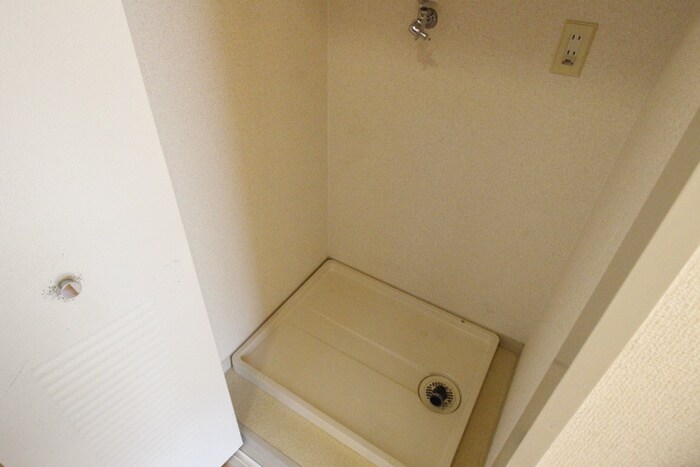 物件内観写真8　(洗濯機置場)