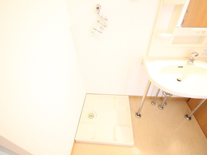 物件内観写真13　(洗濯機置場)