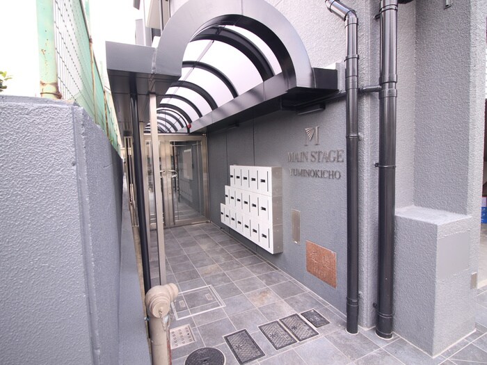 物件外観写真3　(エントランス部分)