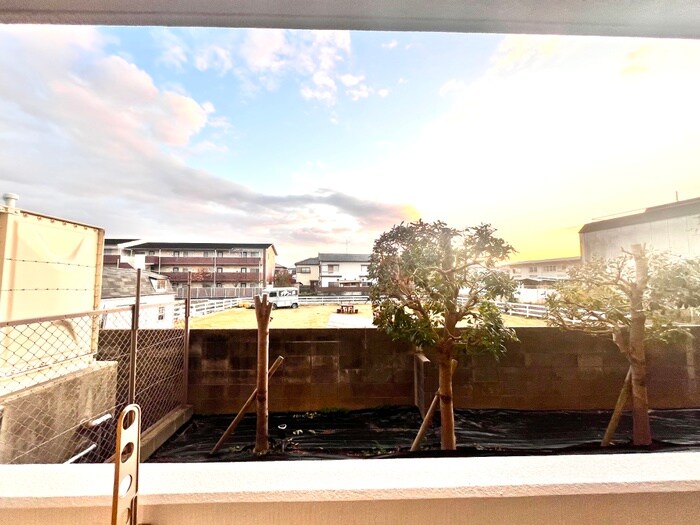 物件内観写真16　(室内からの展望)