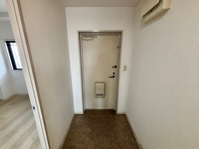 物件内観写真16　(玄関)