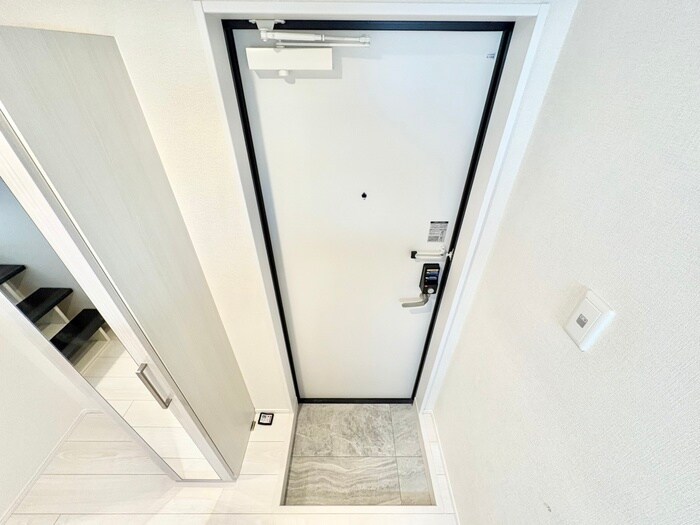 物件内観写真7　(玄関)