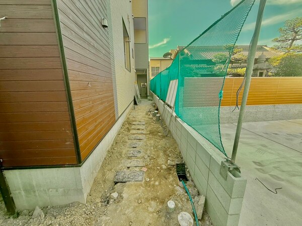 建築中