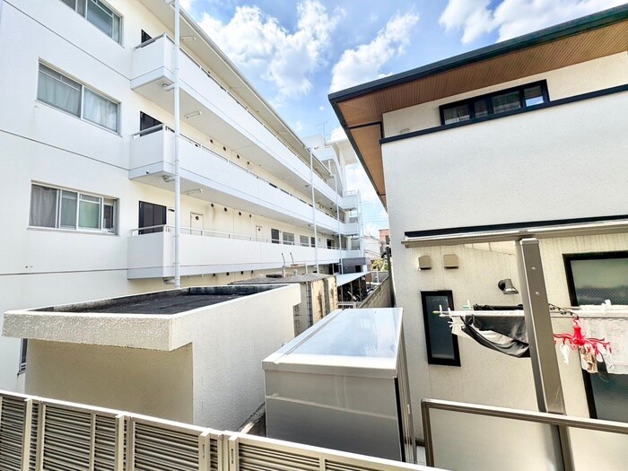 物件内観写真22　(室内からの展望)