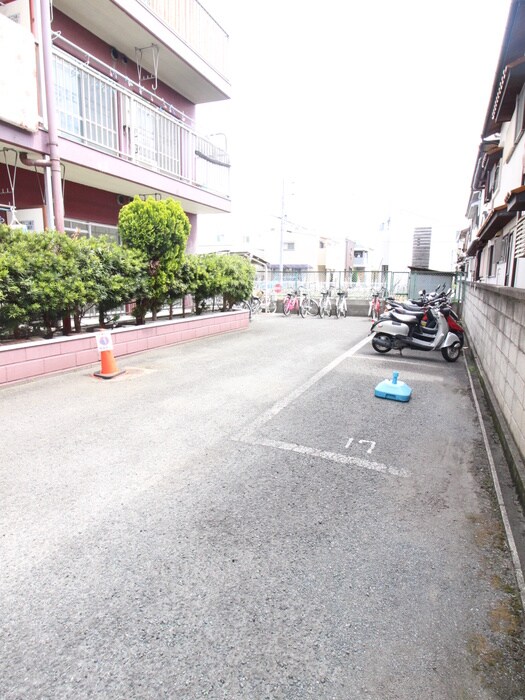 物件外観写真3　(駐輪場)