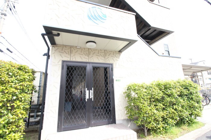 物件外観写真2　(エントランス部分)