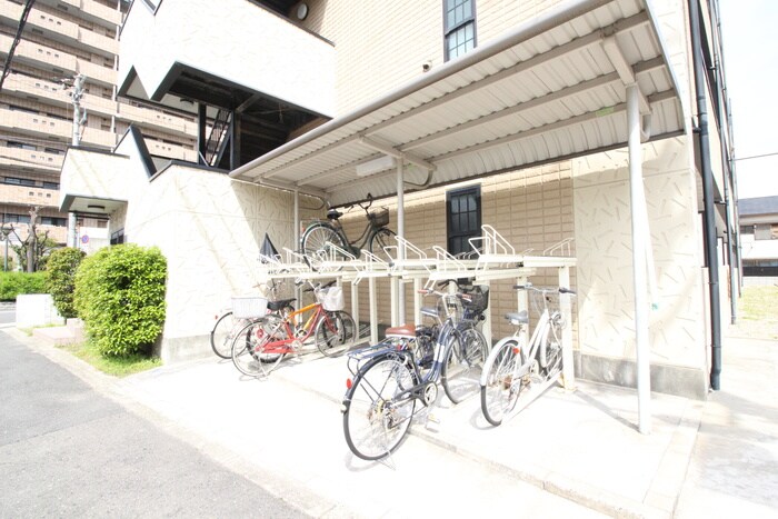 物件外観写真4　(駐輪場)