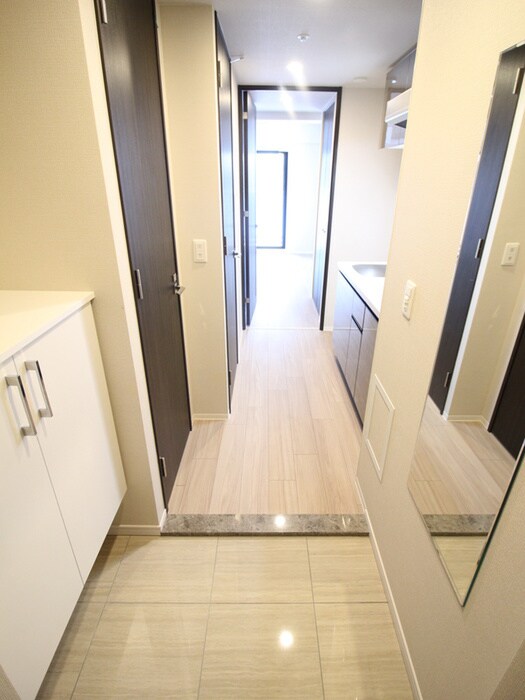 物件内観写真10　(玄関)