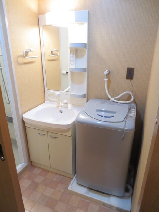 物件内観写真17　(洗濯機置場)