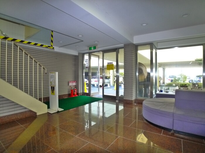 物件外観写真2　(エントランス部分)