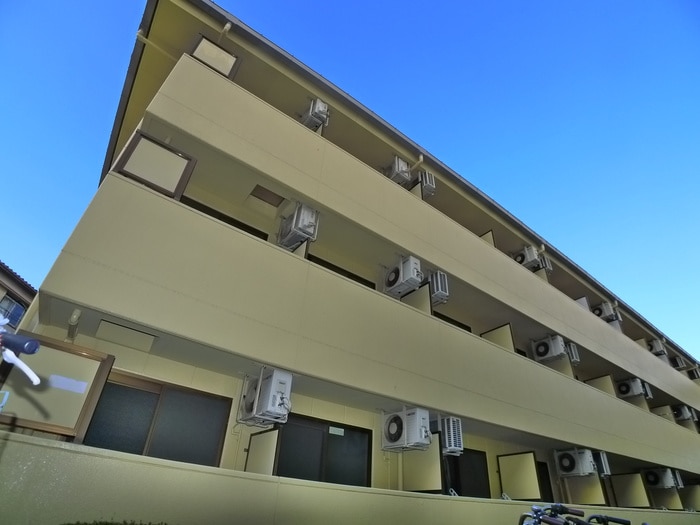 物件外観写真6　(エントランス部分)