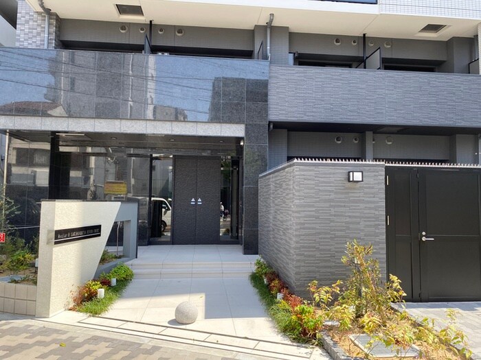 物件外観写真2　(エントランス部分)