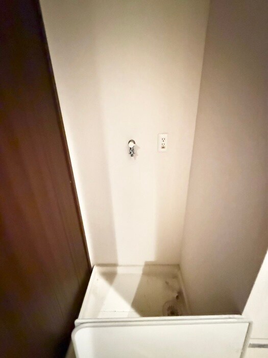 物件内観写真15　(洗濯機置場)