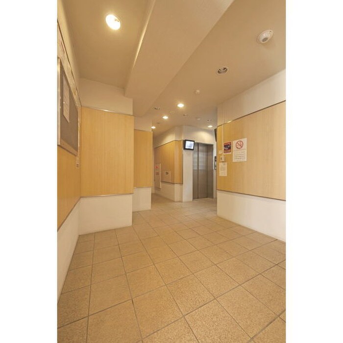 物件外観写真4　(エントランス部分)