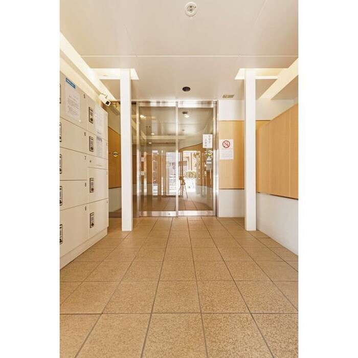 物件外観写真5　(エントランス部分)