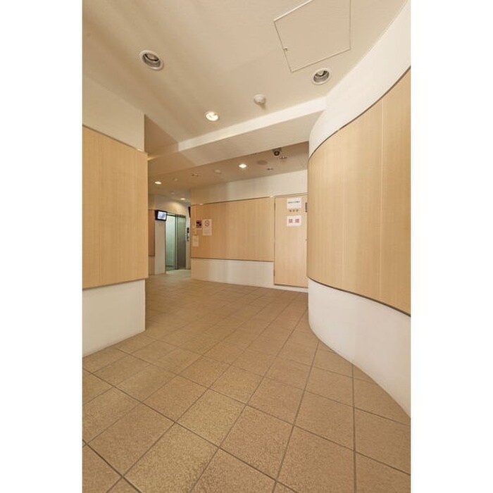 物件外観写真6　(エントランス部分)