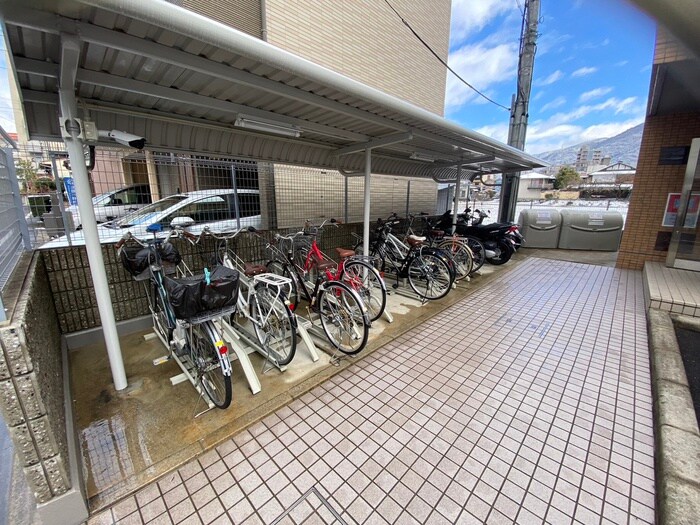 物件外観写真2　(駐輪場)