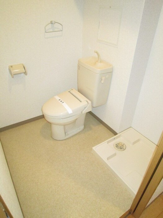 物件内観写真8　(洗濯機置場)