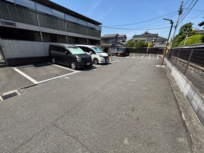 物件外観写真2　(駐車場)