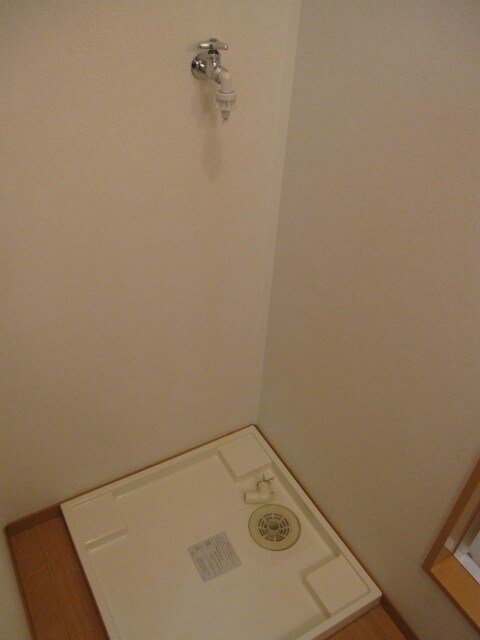 物件内観写真10　(洗濯機置場)