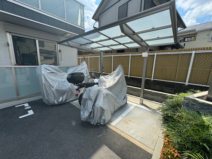 物件外観写真5　(駐輪場)