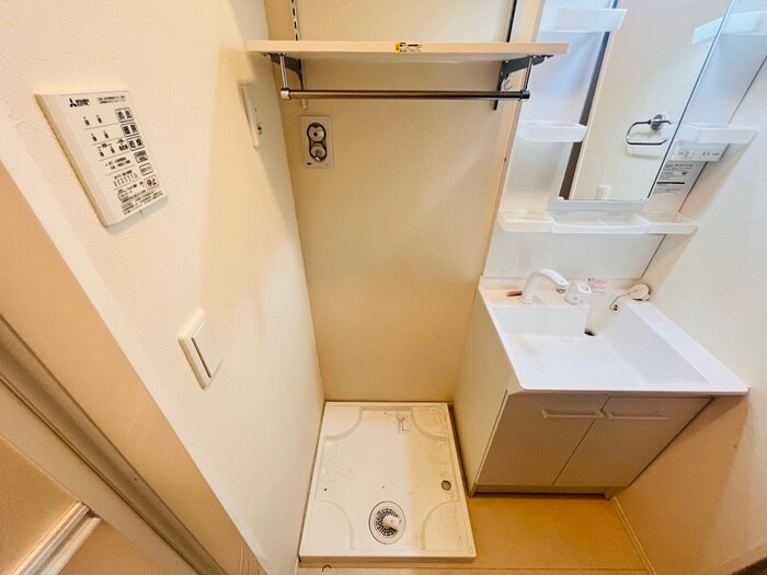 物件内観写真14　(洗濯機置場)