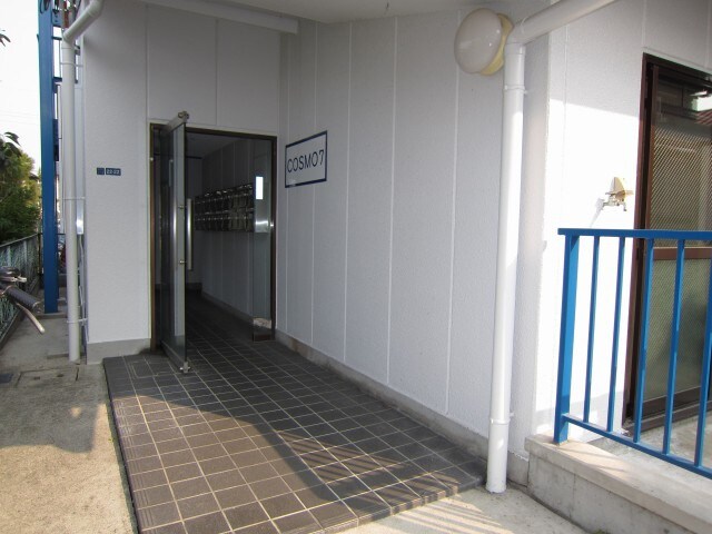 物件外観写真2　(エントランス部分)