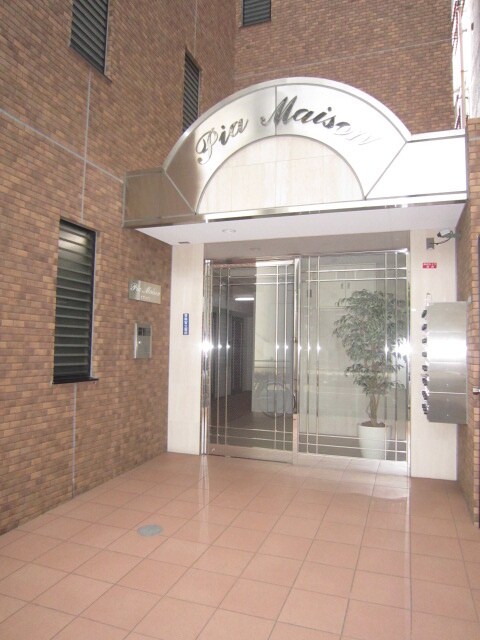 物件外観写真2　(エントランス部分)