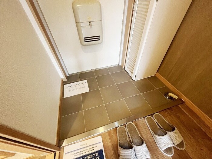 物件内観写真17　(玄関)